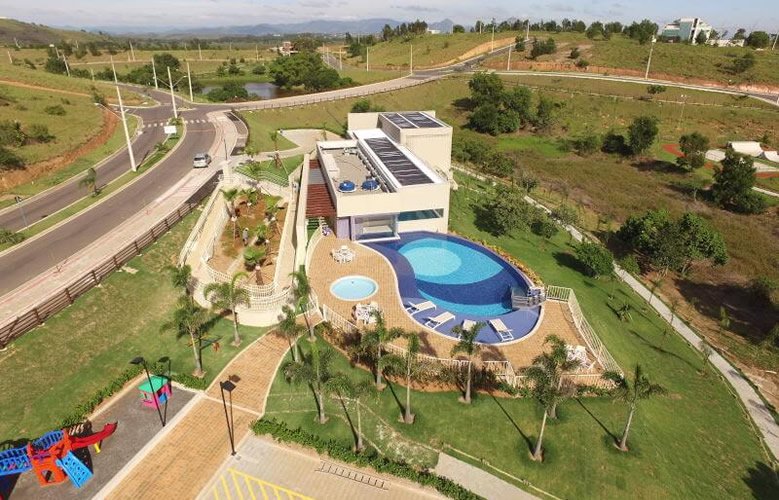 Vista aérea da piscina